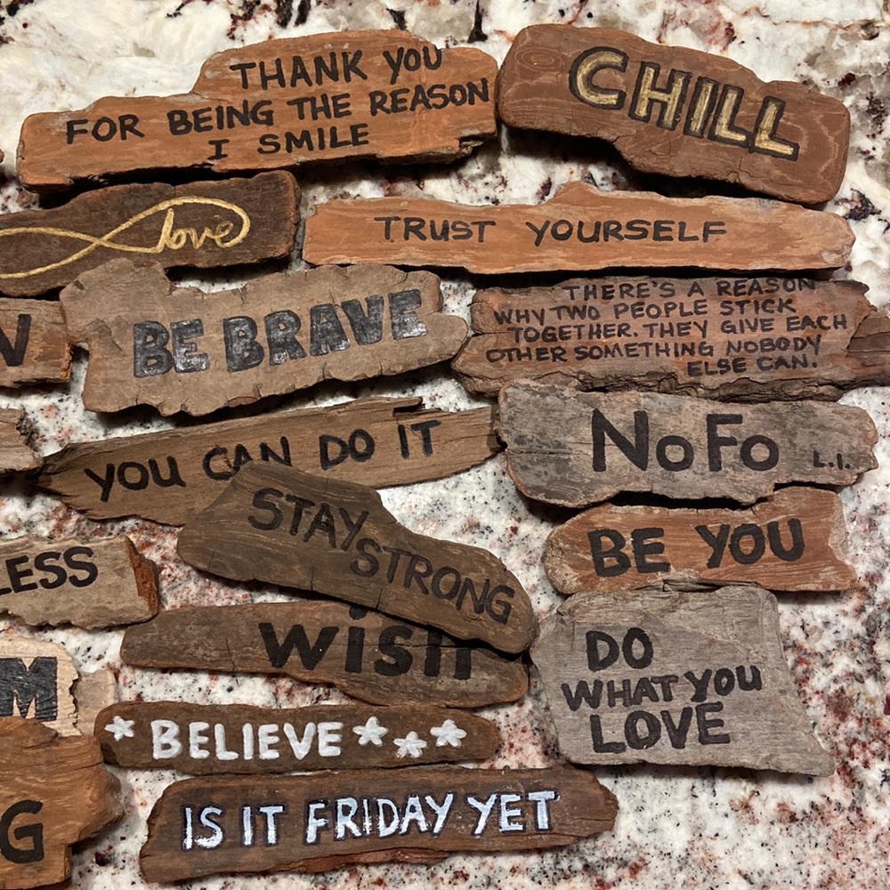 Motivational driftwood signs